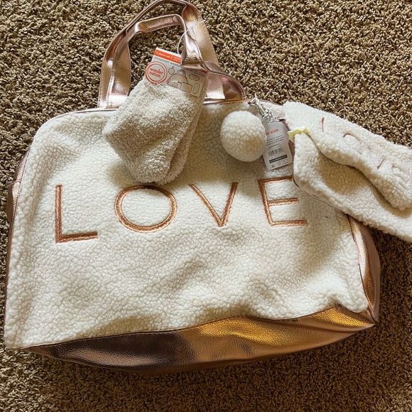 wonder nation Handbags - New SLEEPOVER WEEKENDER 5 Piece Set